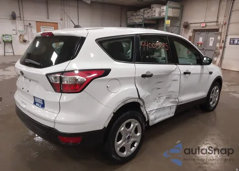 2017 Ford Escape S z USA, uszkodzony, nr VIN 1FMCU0F76HUB71065